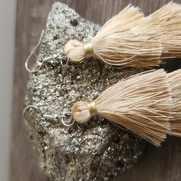 Champagne 🍾 Tassel Boho Chic Earrings - Picture 2 of 3